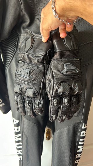 Mono Armure Drake Negro + Guantes