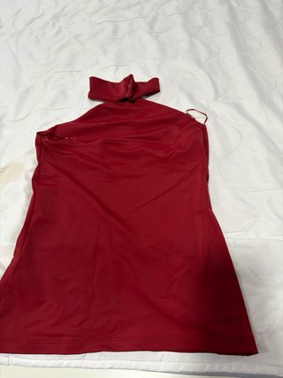 Top cuello alto burdeos sin mangas