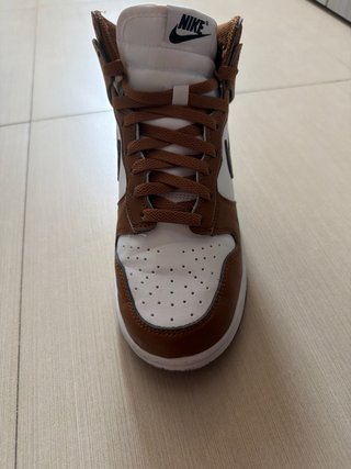 Nike Dunk High Marrón y Blanco
