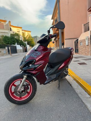 Yamaha Jog RR Roja y Negra