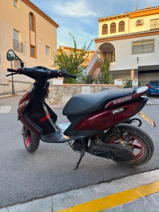 Yamaha Jog RR Roja y Negra