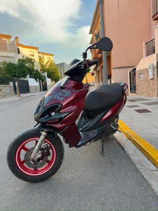 Yamaha Jog RR Roja y Negra