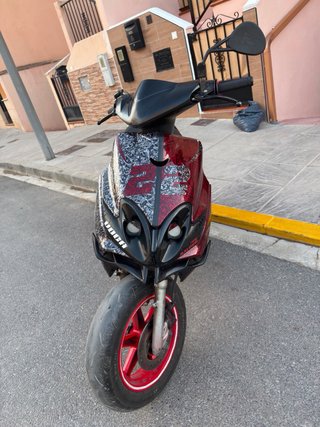 Yamaha Jog RR Roja y Negra