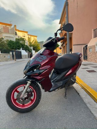 Yamaha Jog RR Roja y Negra