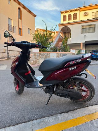 Yamaha Jog RR Roja y Negra