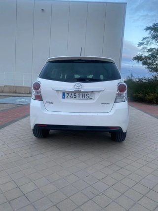 Toyota Corolla verso  2013