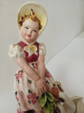 Scultura antica bambina con cigni firmata Mollica