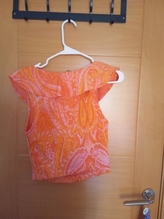 Top volantes naranja y rosa