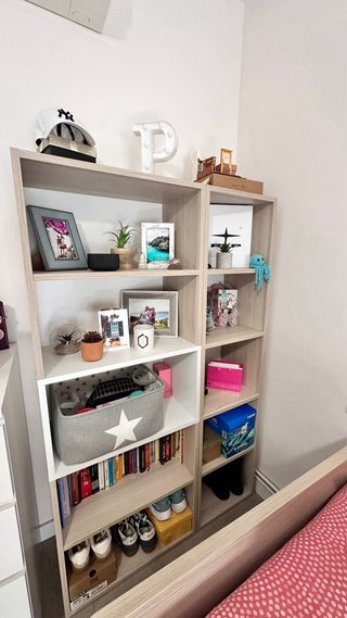 Cama nido juvenil con estantes