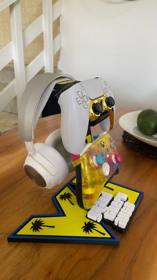 Soporte multi-mando y cascos GTA VI personalizable