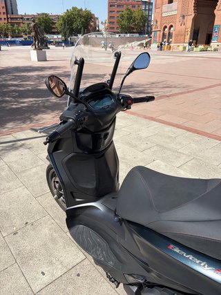Piaggio Beverly 400 hpe Negra