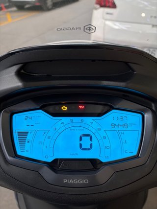 Piaggio Beverly 400 hpe Negra
