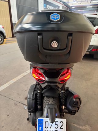 Piaggio Beverly 400 hpe Negra
