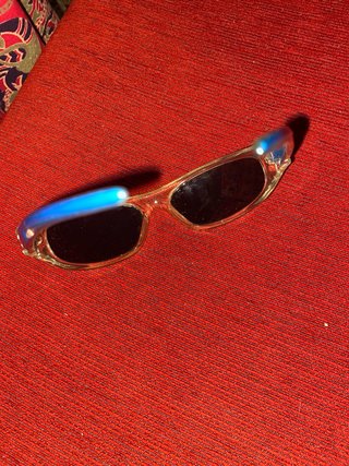 Gafas de sol transparentes y azules