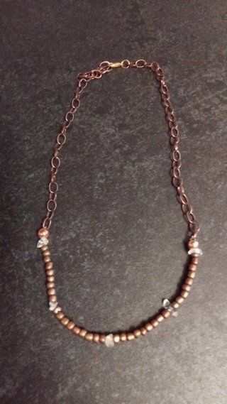 Collana perline in plastica e quarzo citrino