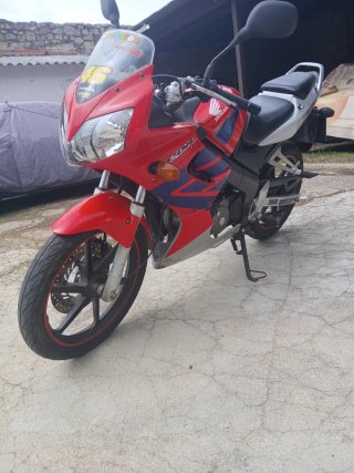 Honda CBR 125R Roja y Plata