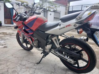 Honda CBR 125R Roja y Plata