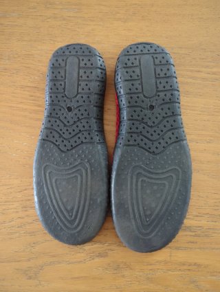 Zapatos acuáticos rojos