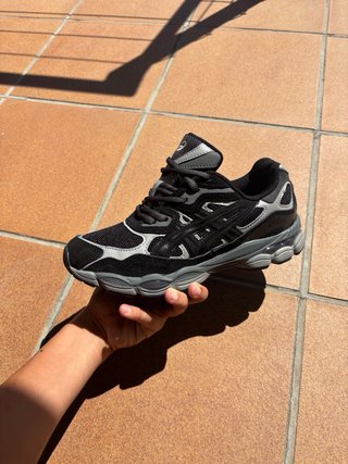 Asics Gel Negras y Grises