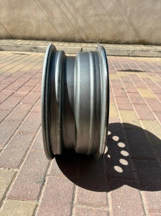 Llanta 4 tornillos ataque Seat para caravana