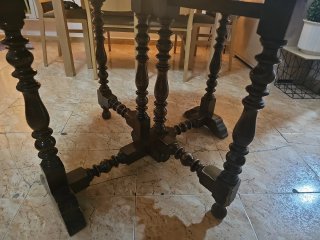 Mesa de madera redonda