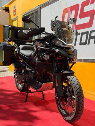 CF Moto 800 MT Explore 2025
