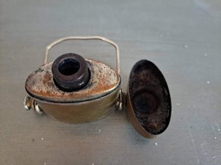 Tintero antiguo de latón