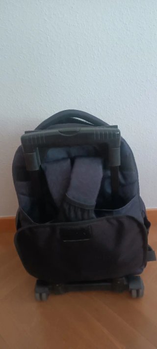 Mochila Totto con ruedas y asa metálica
