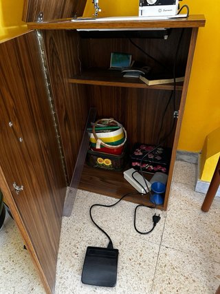 Máquina de coser Sigma Plus con mueble original