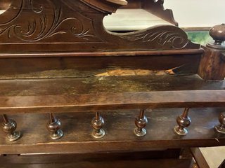 Repisa de madera antigua