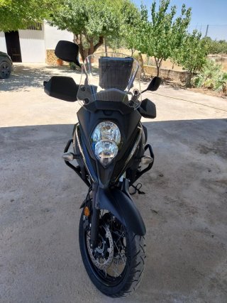Suzuki V-Strom 650 XT Negra.