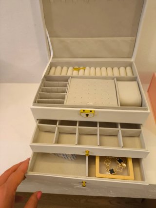 Portagioie bianco con dettagli oro