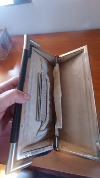Carteras de mujer negras y marrones