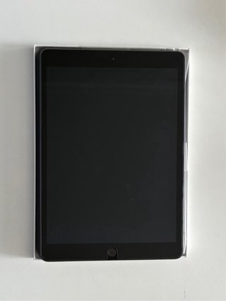Ipad 10.2 con accesorios de trabajo