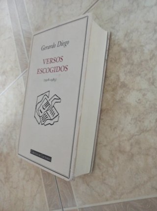 Versos escogidos: (1918-1983)