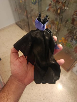 Maléfica y dragones de peluche
