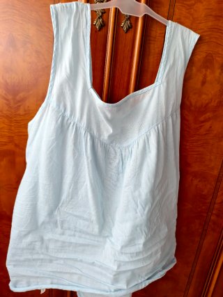 Camisa azul bordada