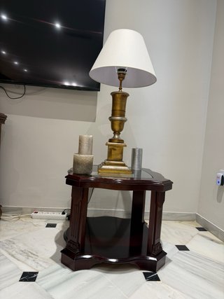 Mesa redonda clásica de madera