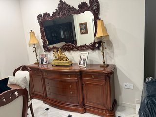 Mesa redonda clásica de madera