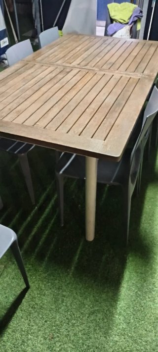Mesa de madera para exterior