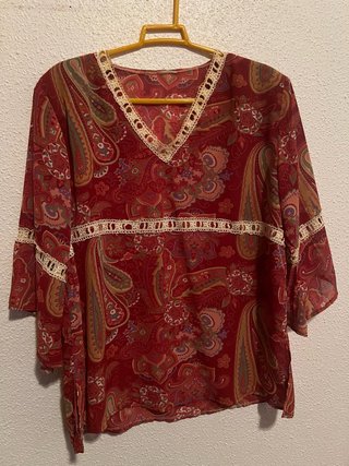 Blusa boho estampada con encaje – manga 3/4