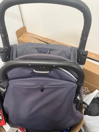 Carrito de bebé azul