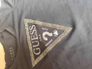 Camiseta Guess Mujer Negra Triángulo Glitter