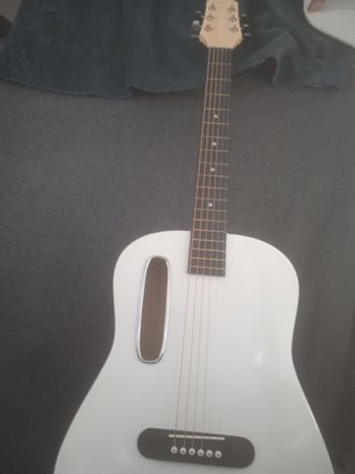 Vendo guitarra acústica estilo LAVA ME Blanca