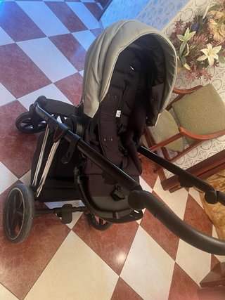 Carro de bebé gris