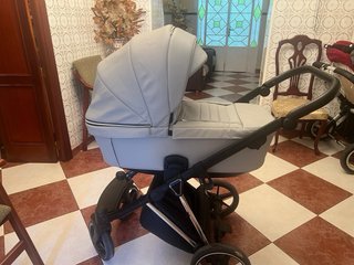 Carro de bebé gris