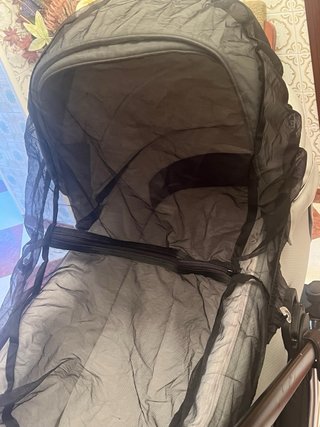 Carro de bebé gris
