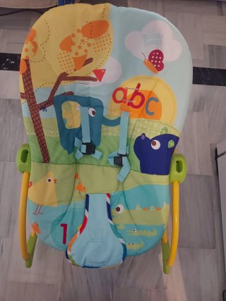 Columpio para bebé con diseño infantil