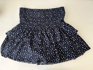 Falda pantalón Zara azul con volantes y flores