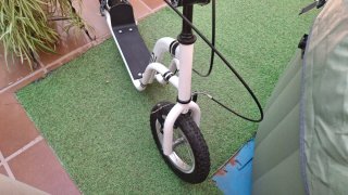 Patinete Scooter 12 Ruedas Hinchables tiene su caj